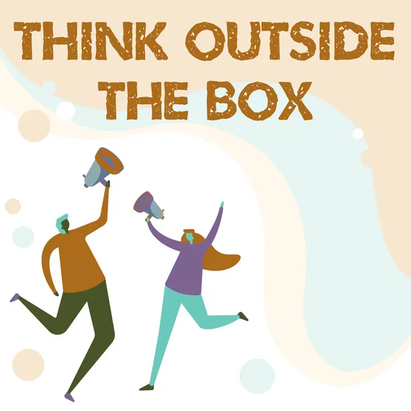 Концептуальный дисплей Think Outside The Box. Концепция смысл Научитесь принимать новые идеи и сделать в творческом пути Иллюстрация партнеров прыжки вокруг обмена мыслями через мегафон. — стоковое фото