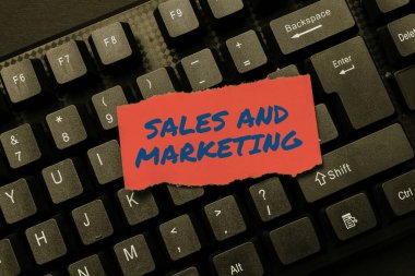 Satışları ve pazarlamayı gösteren bir tabela. Ticari Fikir Reklamcılığı, Tanıtım ve Ticari Strateji Resim Yazma Açıklamaları ve Anahtar Kelimeler, Yeni İnternet Sitesine Giriş