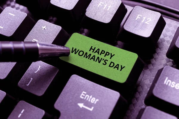 Szöveges felirat a Happy Woman S Day-ről. Internet Concept, hogy megemlékezzen a lényege minden hölgy a világ minden tájáról Gyakorlás sebesség gépelés pontosság, tesztelés Írástudás — Stock Fotó