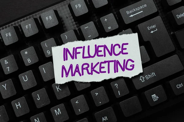 Leyenda conceptual Influence Marketing. Forma de enfoque de negocios de comercio de redes sociales que implica endosos Creación de una nueva tienda en línea Negocios, Escribir lista de bienes comerciales —  Fotos de Stock