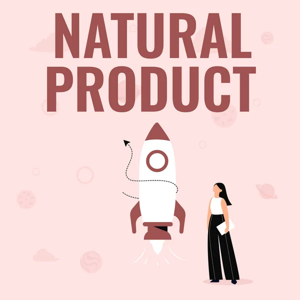 Podpis tekstowy przedstawiający Produkt Naturalny. Słowo oznaczające związek chemiczny lub substancję wytwarzaną przez żywy organizm Ilustracja przypadkowej dziewczyny stojącej obok rakiety — Zdjęcie stockowe