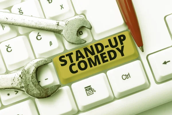 Escribir mostrando texto Stand up Comedy. Visión general del negocio un estilo cómico donde un comediante recita historias humorísticas Resumen Fijación de problemas de Internet, Mantener la conexión en línea —  Fotos de Stock