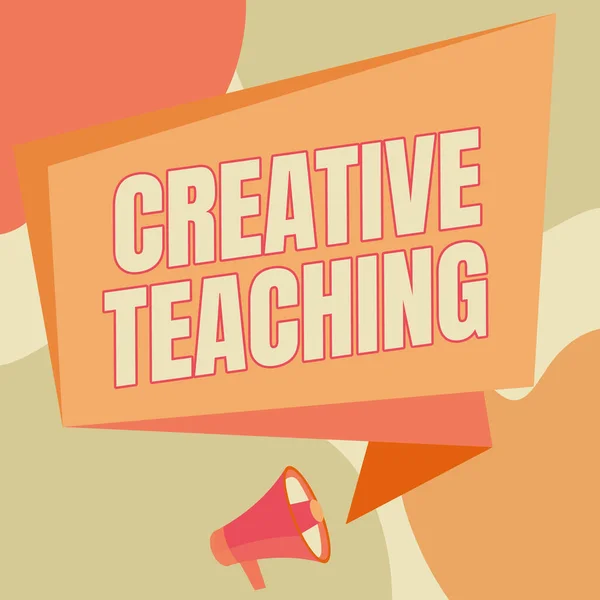 Konceptuální zobrazení Creative Teaching. Obchodní přehlídka akt koučování v novém způsobem, který podporuje růst Megaphone Kreslení Mluvení To Chat Box dělat oznámení. — Stock fotografie