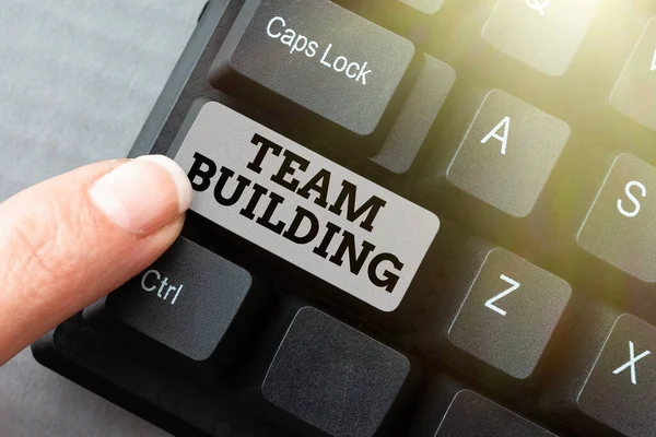 Text showing inspiration Team Building. Business concept Types of activities used to enhance social relations Editing New Story Title, Typing Online Presentation Prompter Notes — Stock Photo, Image