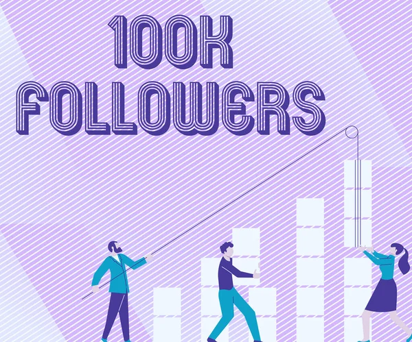 Концептуальный дисплей 100K последователей. Обзор бизнеса количество лиц, которые следуют кого-то в Instagram Иллюстрация партнеров Строительство новых замечательных идей для повышения квалификации. — стоковое фото