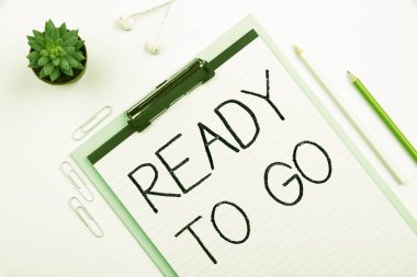 El yazısı tabelası hazır. İş vitrini taşınmaya ya da başka bir yere taşınmaya hazır ve uygundur. Çeşitli Koleksiyon Ofisi Kırtasiyesi Fotoğrafı Tablonun Üzerine Yerleştirildi