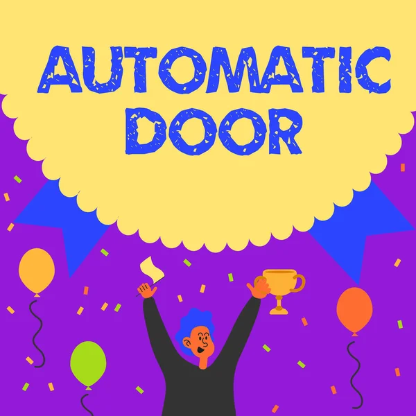 Podpis tekstowy przedstawiający Automatyczne Drzwi. Podejście biznesowe otwiera się automatycznie, gdy wyczuwa podejście osoby Man Holding Trophy Celebrating Performance otoczony balonami. — Zdjęcie stockowe