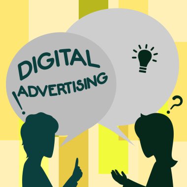 Dijital Reklamcılığı gösteren bir tabela. Sohbet Bulutu Konuşurken Çift Çizimi 'ni tanıtmak için iş dünyasının internet teknolojilerine baskı yaptığı zaman yazılan kelimeler.