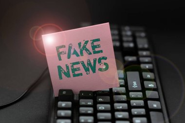 Sahte Haber sunan metin başlığı. İş konsepti yanlış bilgi, gerçek haber olma kisvesi altında İnternet Sitesi Bilgileri Yazma, Düzenleme ve E- kitap İçeriğini Güncelleme