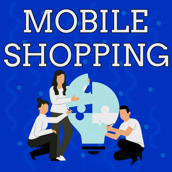 Conceptueel bijschrift Mobile Shopping. Internet Concept om goederen te kopen uitgevoerd met behulp van een mobiele telefoon Medewerker Tekenen Helpen elkaar gebouw gloeilamp puzzel. — Stockfoto