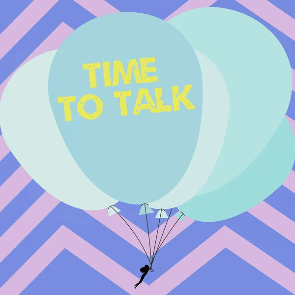 Écriture affichant le texte Time To Talk. Concept signifiant discuter avec la personne à fond ou de transmettre des informations Homme tenant des ballons colorés dessin volant autour de fond rayé. — Photo