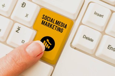 El yazısı tabelası Sosyal Medya Pazarlama. Konsept: Ürün Servisi Soyut Yazma Lisansı Anlaşmasını desteklemek için Web sitesi ve Ağ kullanımı, Çevrimiçi Referans Defteri Oluşturma