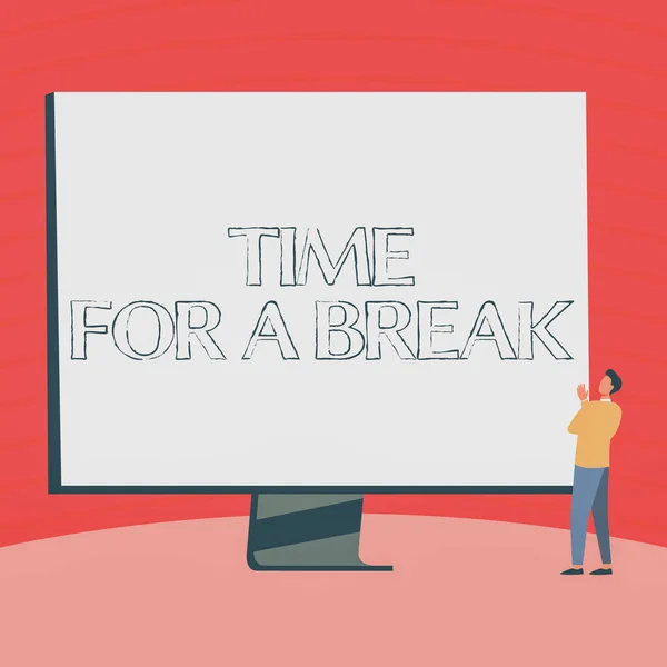 Das Schreiben von Text Time For A Break. Geschäftskonzept Eine Pause von der Arbeit oder einer anderen Aktivität machen entspannen Mann im Stehen Zeichnung Blick auf große Monitoranzeige Nachrichten anzeigen. — Stockfoto