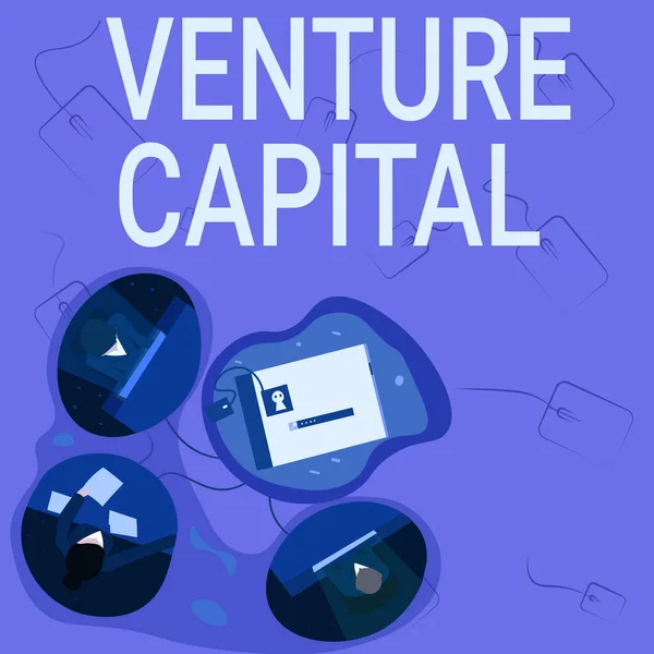 Handschrift teken Venture Capital. Bedrijfsconcept Risicokapitaal Collega 's die op kantoor vergaderen Gedachten delen Toont nieuw projectplan. — Stockfoto