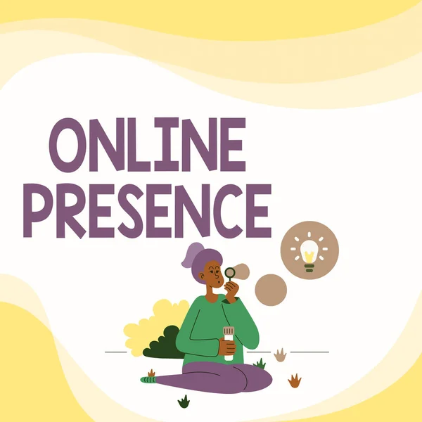 Conceptual caption Online Presence. Obchodní koncept existence někoho, kdo může být nalezen prostřednictvím on-line vyhledávání Lady sedí v parku foukání balónky myšlení nových myšlenek s nápadem lampy. — Stock fotografie