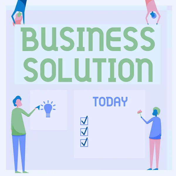 Affichage conceptuel Solution d'entreprise. Concept d'entreprise Services qui comprennent la planification et l'évaluation stratégiques Quatre collègues Dessinant une feuille blanche de différentes tailles. — Photo