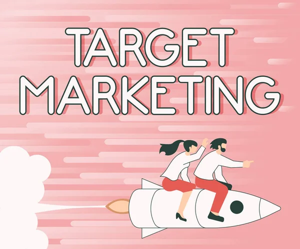 Texte inspirant Target Marketing. Approche commerciale Segmentation du marché Public ciblant la sélection des clients Illustration de partenaires heureux chevauchant sur des fusées Exploration du monde. — Photo