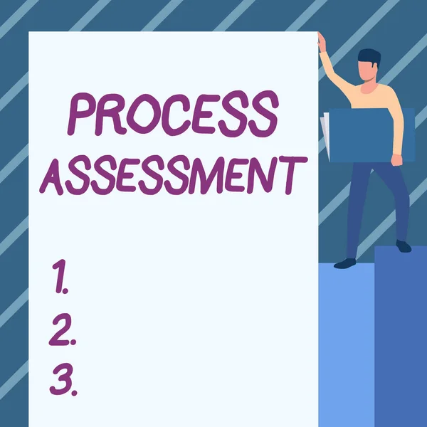 Inspiração mostrando sinal Processo de Avaliação. Abordagem de negócios disciplinado exame da ação por uma organização Man Standing Carrying Large Notebook While Showing Big Whiteboard. — Fotografia de Stock
