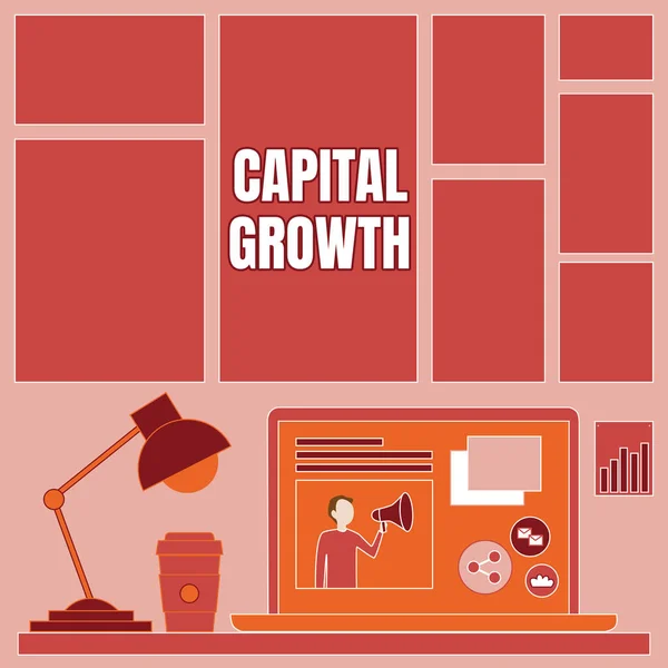 El yazısı tabelası Capital Growth. Bir aktifin veya yatırımın değerindeki kavramsal fotoğraf artışı zaman içinde bir masa üstünde kahve fincanı ve masa lambası çalışma sürecini gösteriyor. — Stok fotoğraf