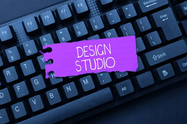 Ispirazione mostrando segno Design Studio. Business idea ambiente di lavoro specifico per designer e artigiani Abstract Online Registration Process, Digitando Informazioni Personali — Foto Stock