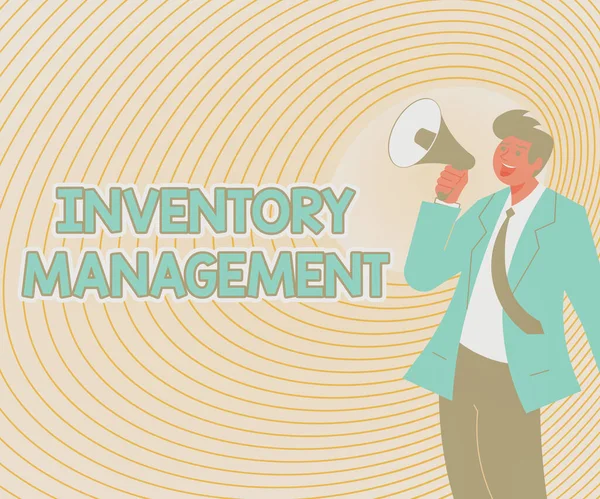 Inventory Management 를 보여 주는 텍스트 사인. 메가 폰 을 들고 새로운 발표를 하고 있는 메가폰 을 들고 있는 사람을 묘사하는 스토킹 저장 과 물가를 감독하는 말 — 스톡 사진