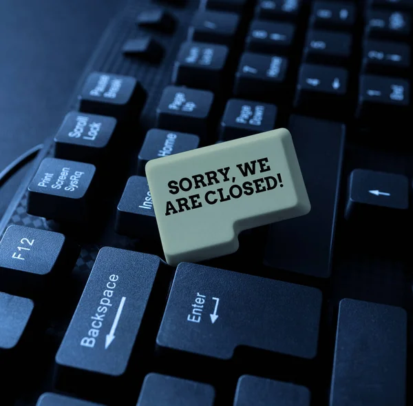 Judul konseptual Maaf, Kami Tertutup. Word Written on apologize for shutting off business for specific time Typing A New Mystery Novel, Creating Online Post On Social Media — Stok Foto