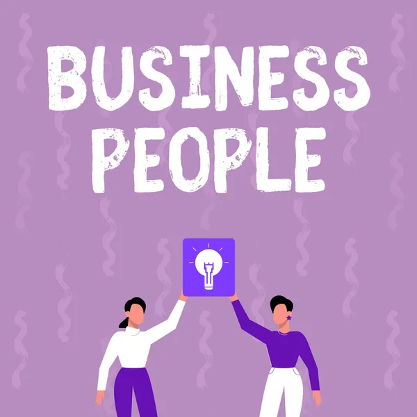 Podpis wyświetlający Business People. Przegląd działalności gospodarczej Ludzie, którzy pracują w biznesie, zwłaszcza na poziomie wykonawczym Dwóch kolegów trzymających lampę przedstawiającą nowe osiągnięcia osiągnęli. — Zdjęcie stockowe