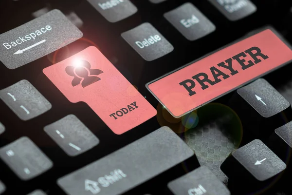 Textová cedule ukazující modlitbu. Internet Concept solemn žádost o pomoc nebo vyjádření díků adresované Bohu psaní programu rozvrh, opakování a ladění programové kódy — Stock fotografie