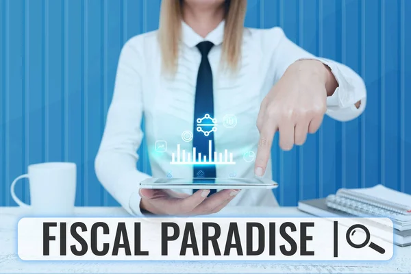 Segno di testo che mostra Paradiso Fiscale. Business showcase Lo spreco di denaro pubblico è un grande argomento di preoccupazione Lady Pressing Screen Of Mobile Phone Mostrando la tecnologia futuristica — Foto Stock