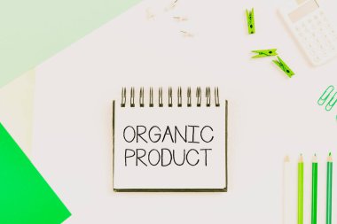 Metin işareti organik ürünleri gösteriyor. Organik tarım ürünleri tarafından üretilen malzemelerle yapılan iş yaklaşımı Çeşitli Koleksiyon Ofisi Kırtasiyesi Fotoğrafı Tablo Üzerine yerleştirildi
