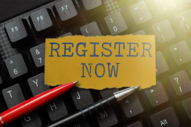 İlham, şimdi kayıt defterini gösteriyor. Resmi Listedeki İnternet Kavram Adı Üye Oluşturmak, Yazmak ve Yemek Tarifleri Paylaşmak İçin Yeni Çevrimiçi Yemek Kitabı Oluşturmak İçin Üye Oluyor