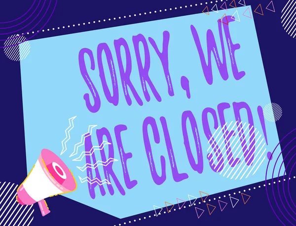 จอแสดงผลแนวคิด ขออภัยเราปิด คําเขียนเกี่ยวกับการขอโทษสําหรับการปิดธุรกิจสําหรับเวลาที่เฉพาะเจาะจง — ภาพถ่ายสต็อก