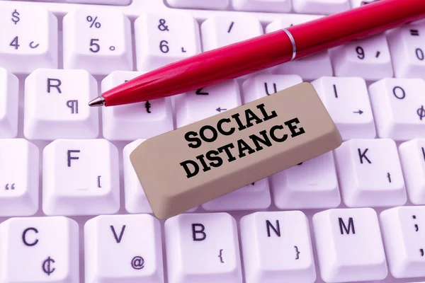 Inspiration som visar tecken Social Distance. Affärsöversikt upprätthålla en hög intervall fysiskt avstånd för folkhälsa säkerhet Ansluta med online-vänner, göra bekantskaper på Internet — Stockfoto