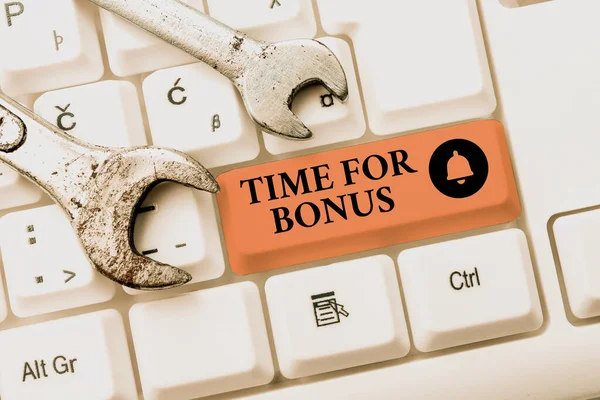 Titulek textu představující Time For Bonus. Pojetí znamená částku peněz přidaných k osobě s je mzda jako odměna Inovace a opravy starých webových stránek, Rozšíření softwarových kódů — Stock fotografie