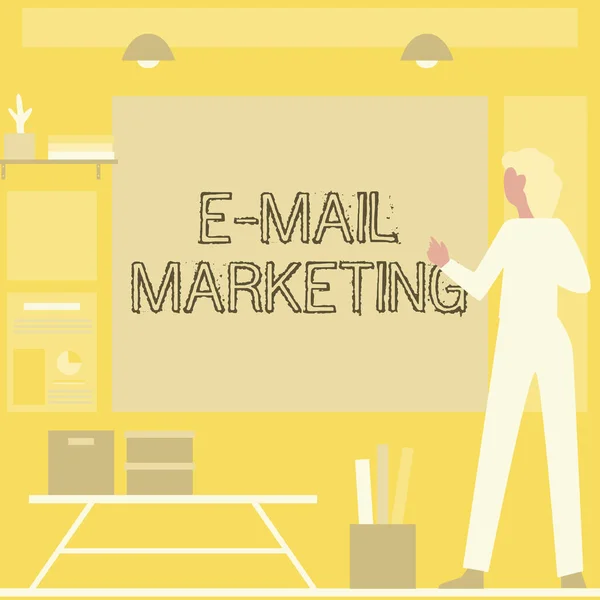 Tekst met inspiratie E-mail Marketing. Concept betekent Het verzenden van een commerciële boodschap aan een groep van tonen met behulp van e-mail Zakenvrouw Casual Standing Presenteren van grafieken en nieuwe prachtige ideeën. — Stockfoto