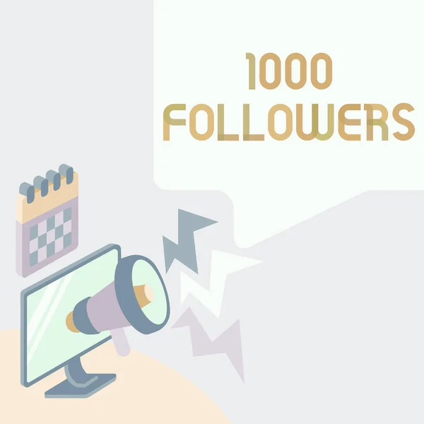 Text bildtext med 1000 följare. Begreppet betyder antal individer som följer någon på Instagram Bildskärm Teckning med Megaphone Producera Belysning Till Meddelande . — Stockfoto