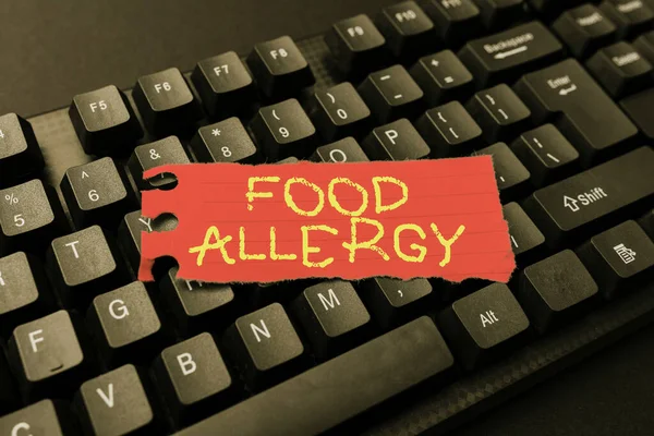 Yemek alerjisini gösteren metin başlığı. Yeni Ürün Anahtar Konsepti, Yazılı Film Yazılım 'ı yedikten sonra Alerjene Anormal Bağışıklık Sistemi Yanıtı — Stok fotoğraf
