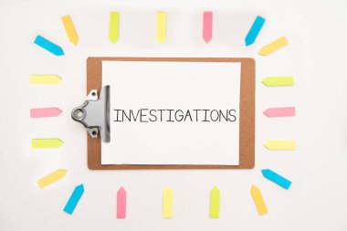 Kavramsal manşet araştırmaları. Çoklu Koleksiyon Ofisi Kırtasiyesi Fotoğrafı Tablo Üzerine yerleştirilmiş bir şey hakkında Resmi eylem veya sistematik inceleme üzerine Yazılmış Sözcük