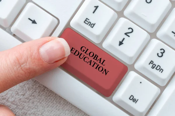 Tekst bijschrift presenteren Global Education. Concept betekent interdisciplinaire benadering van leerconcepten nodig Typing Daily Reminder Notes, Creating Online Writing Presentation — Stockfoto