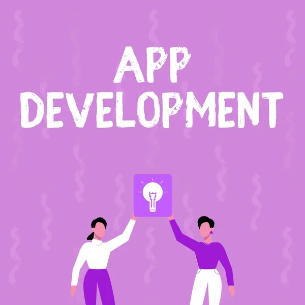 Υπογραφή εμφάνισης App Development. Επιχειρηματική προσέγγιση Υπηρεσίες ανάπτυξης για φοβερό κινητό και web experiences Δύο Συνάδελφοι Holding Lamp Παρουσιάζοντας Νέα Επίτευξη Έφτασε. — Φωτογραφία Αρχείου