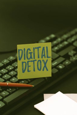 Kavramsal görüntü Dijital Detox. Elektronik ve dijital cihazların kullanımını yasaklayan kavramsal fotoğraf Yemek pişirme talimatları ve İçindekiler Listeleri, Çevrimiçi Gıda Bloğu Yapımı