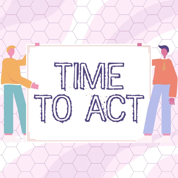 Textzeichen mit Time To Act. Mach es jetzt sofort. Es muss etwas getan werden. Zwei Männer zeichnen mit leerem Papierhintergrund und präsentieren neue Ideen.. — Stockfoto