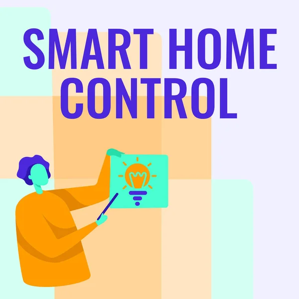 Skriv under med Smart Home Control. Affärsidé ger ägarna säkerhet komfort och energieffektivitet Man Standing Holding Paper med glödlampa medan pekpinnen. — Stockfoto