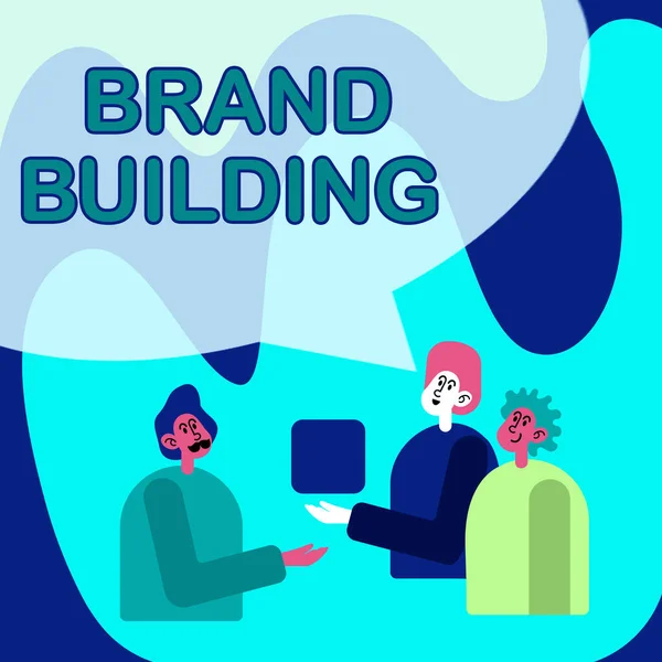 Signo de texto que muestra Brand Building. Escaparate de negocios Generando conciencia Establecimiento y promoción de la empresa Colegas Mostrando Cubo Representando el Trabajo en Equipo Discutiendo el Proyecto Futuro. — Foto de Stock