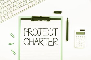 Kavramsal Görünüm Projesi. Projenizi açıklayan kavramsal fotoğraf tipik olarak kısa resmî belge Çoklu Koleksiyon Ofisi Kırtasiyesi Fotoğrafı Tablo Üzerine yerleştirilmiş