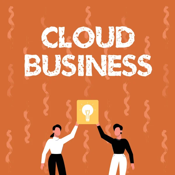 Podpis pokazujący Cloud Business. Obliczanie koncepcji biznesowej opartej na wspólnych zasobach obliczeniowych Dwóch kolegów z pracy przy lampie przedstawiającej nowe osiągnięcia. — Zdjęcie stockowe