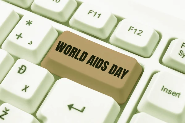 Χειρόγραφο κείμενο Παγκόσμια Ημέρα Βοηθειών. Internet Concept World Aids Day Αφηρημένος προγραμματιστής πληκτρολογώντας κωδικούς antivirus, πληκτρολογώντας ξανά κωδικούς αποσφαλμάτωσης — Φωτογραφία Αρχείου