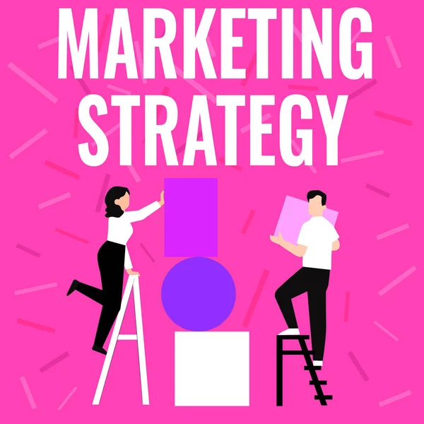 Scrivere la visualizzazione del testo Strategia di marketing. Parola per schema su come stendere i prodotti Servizi Business Couple Drawing Using Ladder Placing Big Empty Picture Frame To A Wall. — Foto Stock