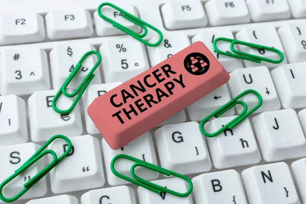 Текст от руки Терапия рака. Понятие, означающее лечение рака у пациента часто с помощью химиотерапии Загрузка онлайн файлов и данных, загрузка программных кодов — стоковое фото