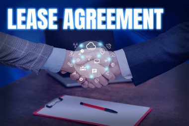 Kira sözleşmesini gösteren bir mesaj. Taraflara ilişkin kavramsal fotoğraf sözleşmesi, kiralık malların el sıkışması kontratının yeni gelecekçi teknolojilerin kilidini açmasına katılıyor.